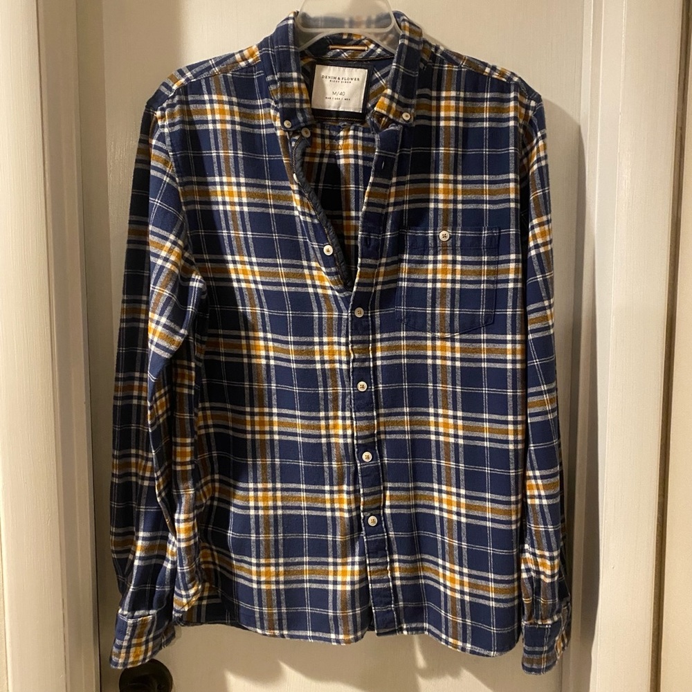 Men’s denim & flower shirt, size medium